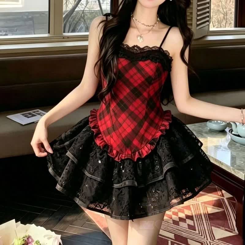 Zweiteiliges Set aus kurzem Gothic-Blazer und kariertem Spitzen-Camikleid - image 6