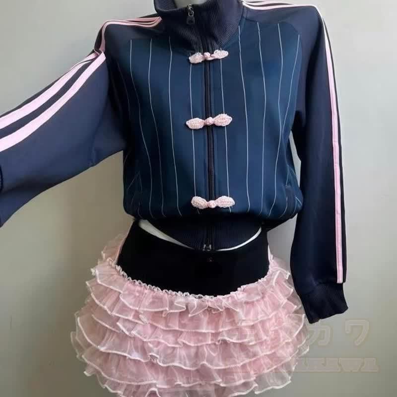Zweiteiliges Set: Gestreifte Jacke mit Farben und rosa Rüschenrock - Satz - XL - image 5