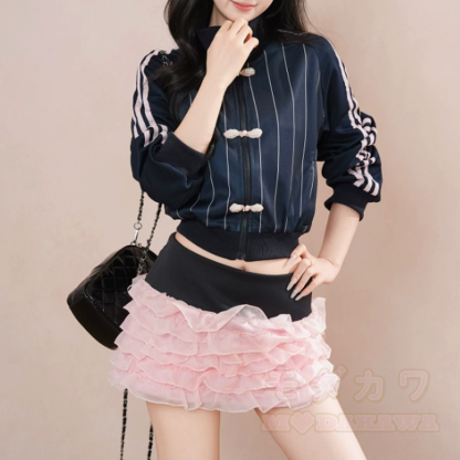 Zweiteiliges Set: Gestreifte Jacke mit Farben und rosa Rüschenrock - image 2