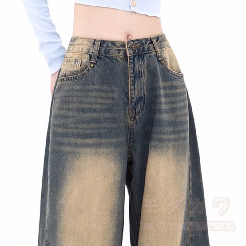 Dreiteiliges Set im Vintage-Preppy-Stil: Streifenhemd, Strickweste, ausgestellte Jeans. - image 8