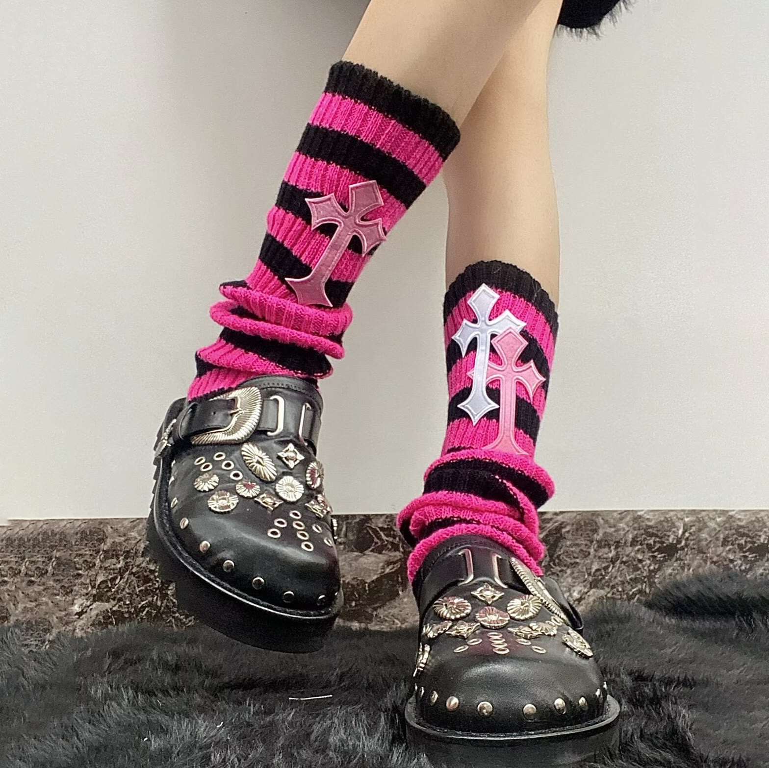 Y2K -gestreifte Cross-Slouch-Socken - Fuchsie - One Size - image 1
