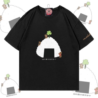 Modakawa Baumwoll-T-Shirt mit Reisballbär-Motiv - Black - 5XL - image 4