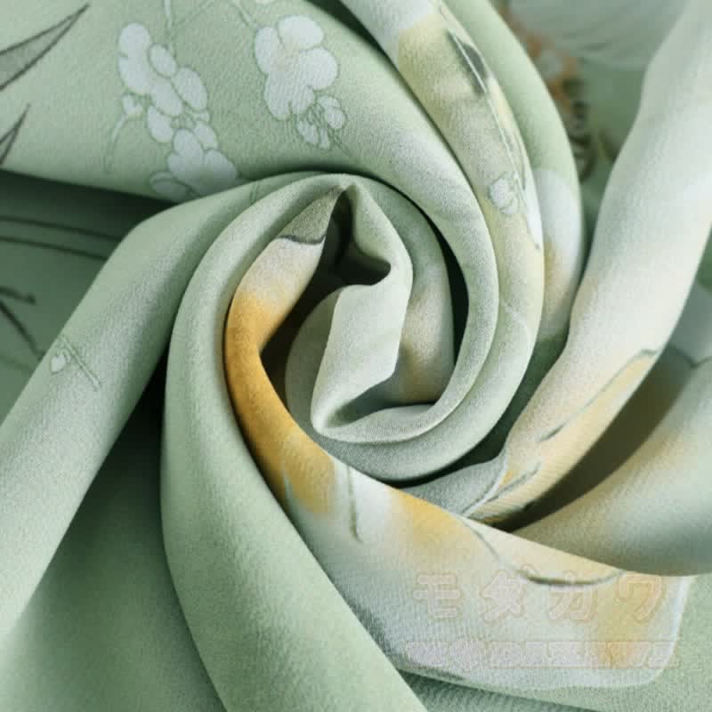 Zweiteiliges Set aus Chiffon-Top mit Blumenmuster und kurzer, weit geschnittener Hose. - image 4