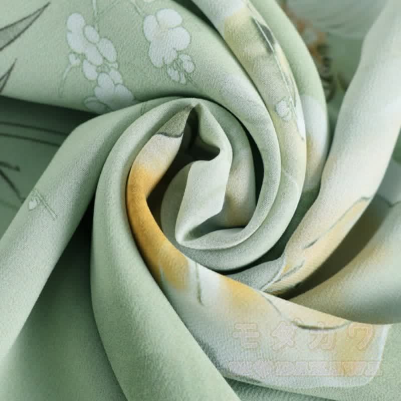 Zweiteiliges Set aus Chiffon-Top mit Blumenmuster und kurzer, weit geschnittener Hose. - image 4