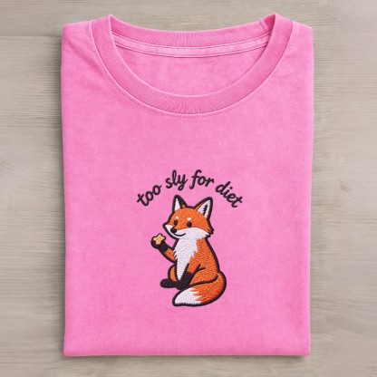 TOO SLY FOR DIET Essender Fuchs Grafik Unisex Vintage Washed T-Shirt - Rose Red - 5XL - image 4