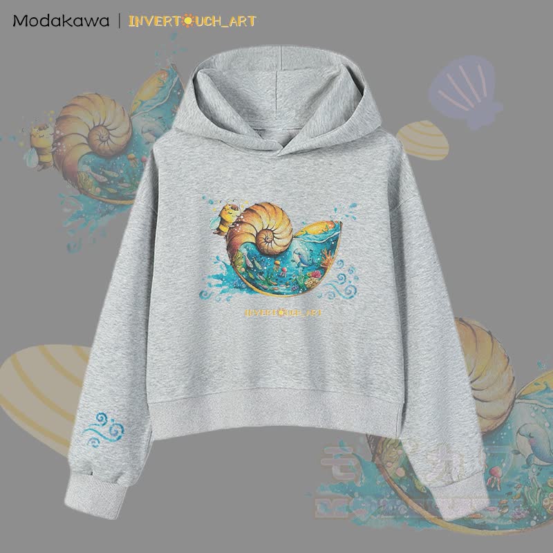MODAKAWA X INVERTOUCH_ART Ocean Shell Bee Graphic Modakawa Cropped Cotton Hoodie - Grau B - 3XL - image 14
