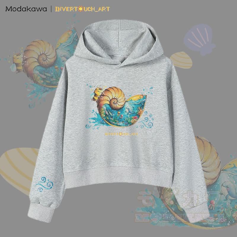 MODAKAWA X INVERTOUCH_ART Ocean Shell Bee Graphic Modakawa Cropped Cotton Hoodie - Grau B - 3XL - image 14