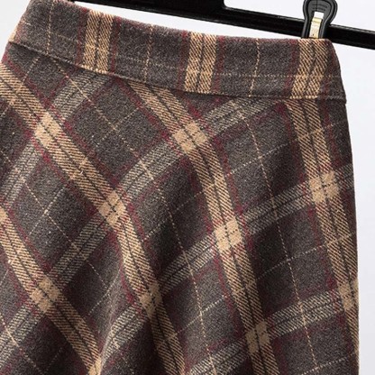 Strickkleid mit Gürtel und kariertem Rock, zweiteiliges Set - image 6