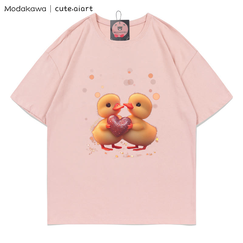 Zwei Entlein mit Herz-Grafik-T-Shirt - Dark Pink - 5XL - image 3
