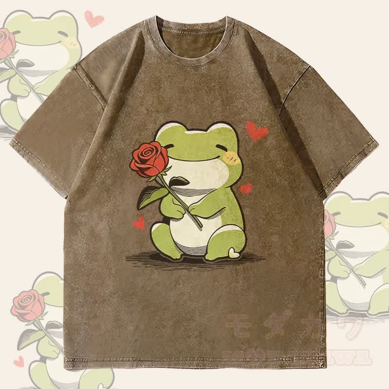 MODAKAWA Niedliches Frosch-mit-Rosen-Motiv Unisex Vintage Washed T-Shirt - Dunkelbraun - 4XL - image 3
