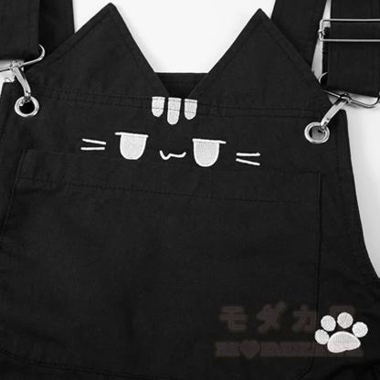 Hochwertige Latzhose mit niedlicher Katzenstickerei und Katzenanhänger - image 9