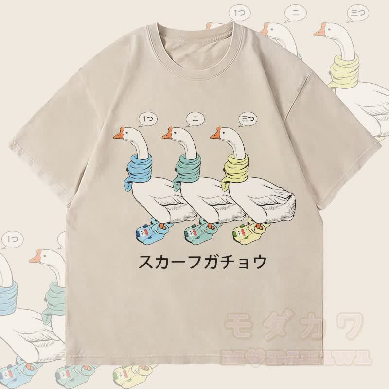 MODAKAWA Drei Schal Gänse Grafik Unisex Vintage Washed T-Shirt - Beige - 4XL - image 3