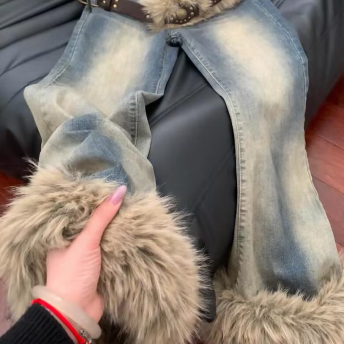 Vintage Jeans mit ausgestelltem Rock und Kunstpelzbesatz - image 7