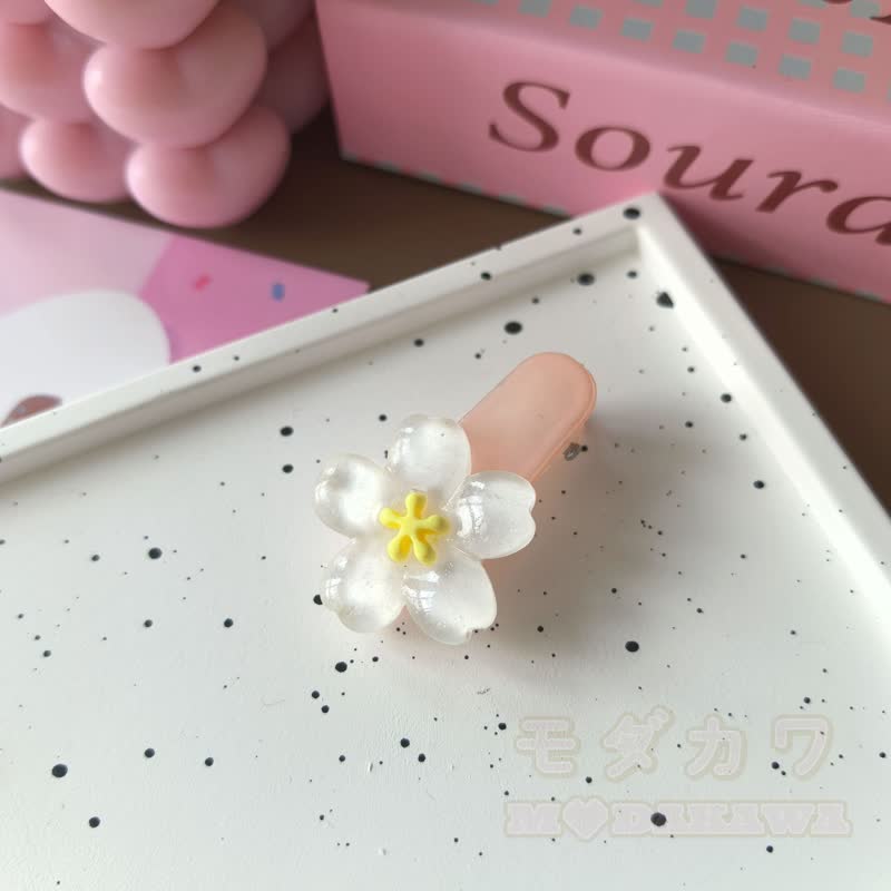 Niedliche transparente Haarspangen mit Blumen - Weiße Einzelblüte - image 15