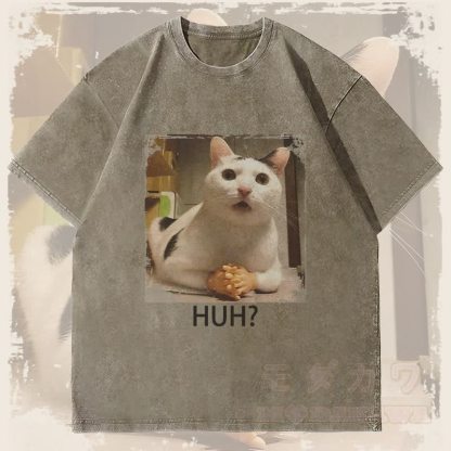 MODAKAWA HUH Verwirrte Katze Grafik Unisex Vintage Washed T-Shirt - Armeegrün - 4XL - image 3
