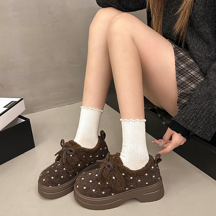 Vintage-Freizeitschuhe aus Plüsch mit Polka-Dots - image 13