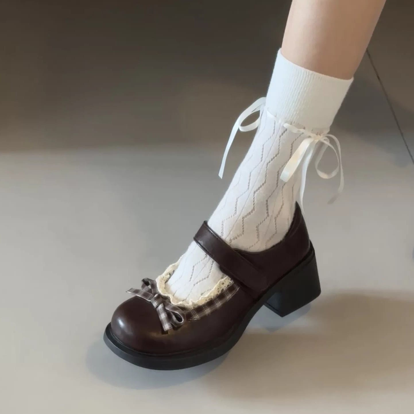 Mary Jane Schuhe mit Rüschen und Blockabsatz - image 8