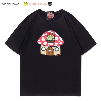 MODAKAWA X jessthechen Frosch im Pilzhaus Grafik-T-Shirt - Black - 5XL - image 3