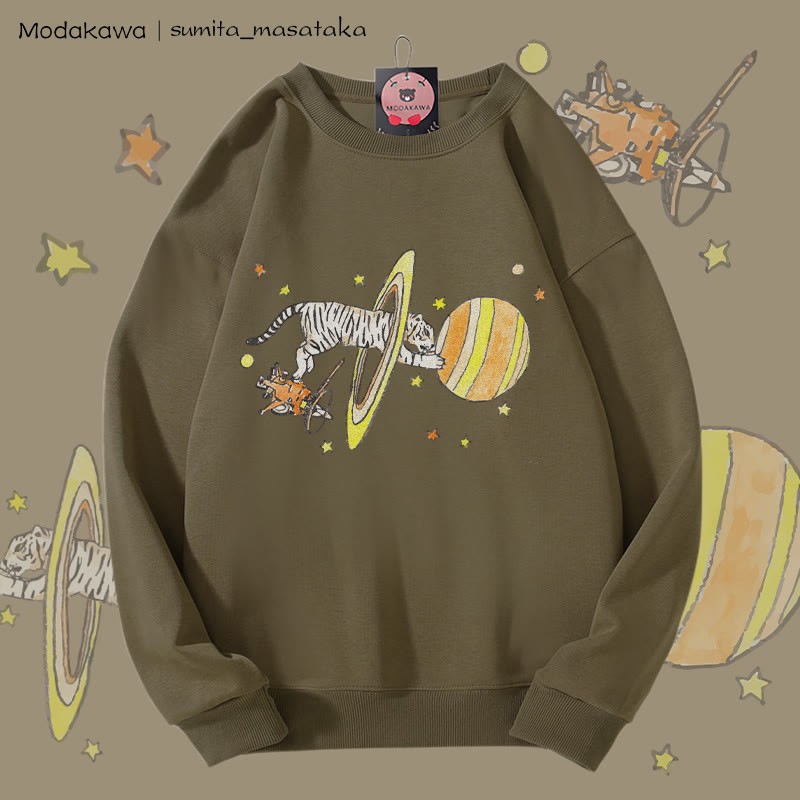 MODAKAWA X sumita_masataka Unisex-Sweatshirt mit Grafik: Weißer Tiger durch die Saturnringe - Dark Khaki - 5XL - image 4