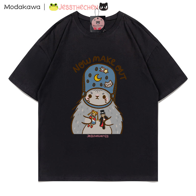 T-Shirt mit Grafik „Quirky Kitty With Toys“ - Schwarz - 5XL - image 4