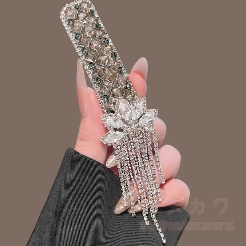 Elegante Haarspange mit Strass-Glockenquaste und Kette - Haarspange mit silberner Blumenquaste - image 10