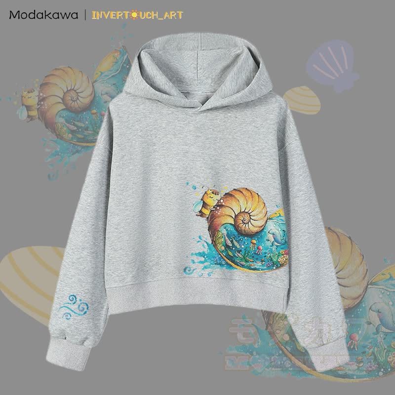 MODAKAWA X INVERTOUCH_ART Ocean Shell Bee Graphic Modakawa Cropped Cotton Hoodie - Grau A - 3XL - image 13
