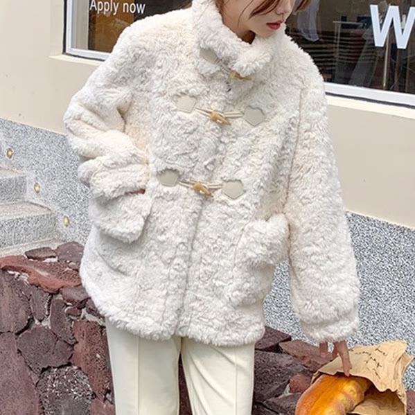 Schicker, kurzer Dufflecoat aus Sherpa-Fleece - image 3