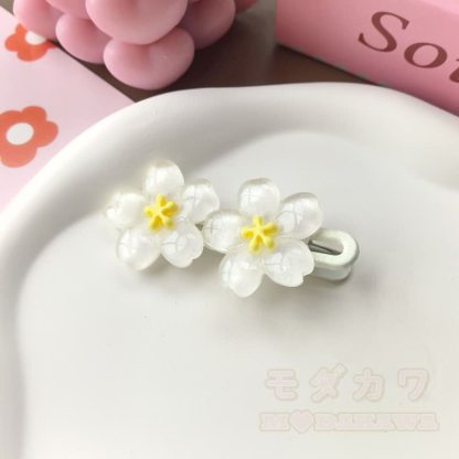 Niedliche transparente Haarspangen mit Blumen - Weiße Zwillingsblume - image 11