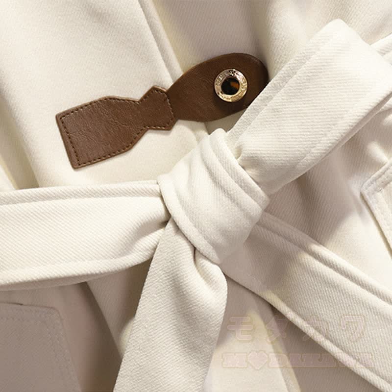 Gepolsterter Mantel mit Kragen und Gürtel - image 5