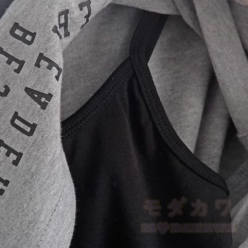 T-Shirt mit gotischem Buchstabenprint, Stufenrock mit Kettenrüschen - image 7