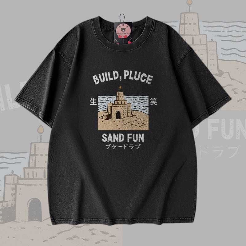 BUILD PLUCE SAND FUN Sandburg-Grafik Modakawa Vintage Washed 100% Baumwoll-T-Shirt - Black - 5XL - image 2