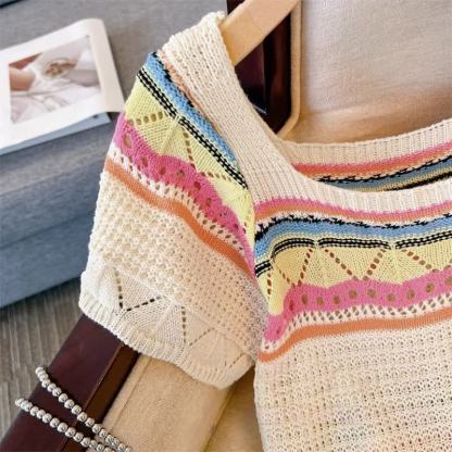 Gestreiftes Strickoberteil, Jeans-Latzhose, passendes Outfit - image 4