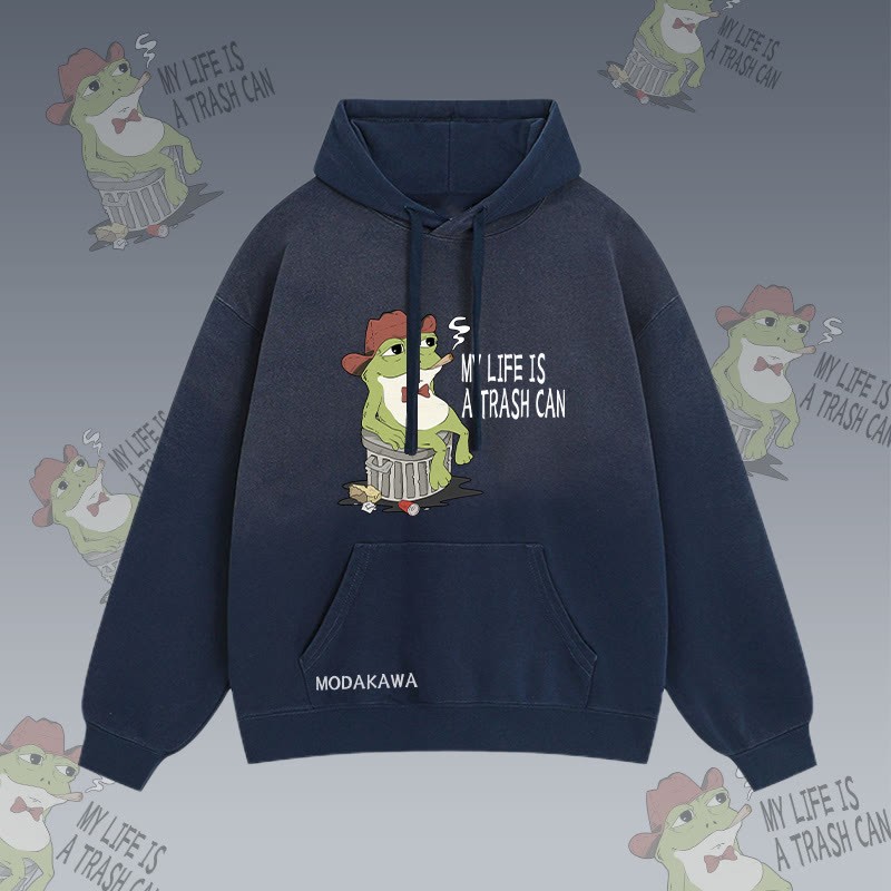 Mein Leben ist ein Mülleimer – Streetwear-Hoodie mit Raucherfrosch-Grafik und Farbverlauf - Purplish Blue - 2XL - image 4