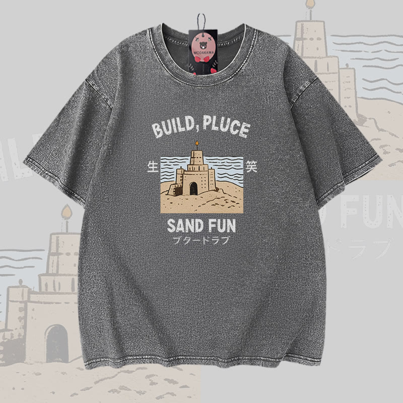 BUILD PLUCE SAND FUN Sandburg-Grafik Modakawa Vintage Washed 100% Baumwoll-T-Shirt - Grey - 5XL - image 4