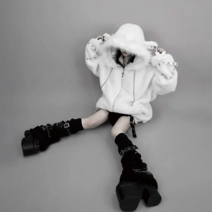 Dunkle, ästhetische Plüsch-Kapuzenjacke mit Reißverschluss - image 8