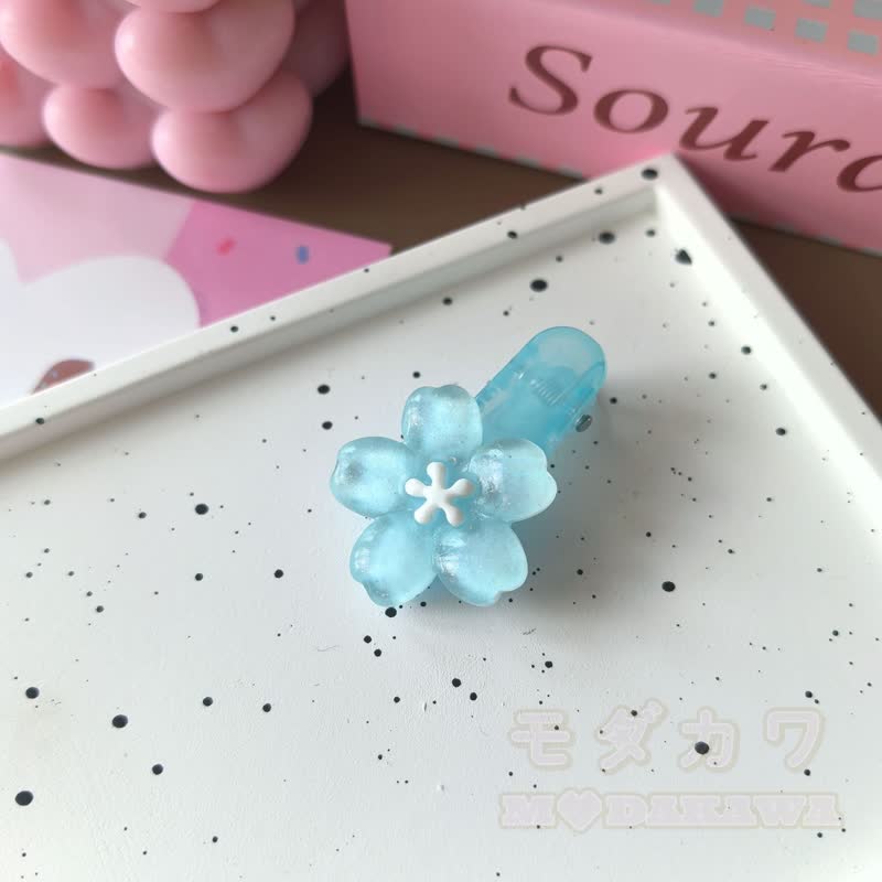 Niedliche transparente Haarspangen mit Blumen - Blaue Einzelblüte - image 14