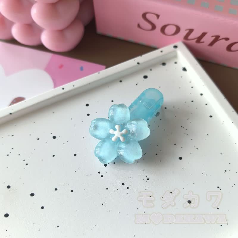 Niedliche transparente Haarspangen mit Blumen - Blaue Einzelblüte - image 14