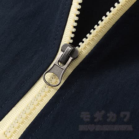 Sportliches zweiteiliges Set aus zweiteiligem Kurzarm-Top mit halbem Reißverschluss und Hose im Farben Block-Design. - image 7