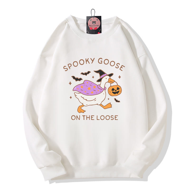 Gruselige Gans auf freiem Fuß – Hexengans mit Kürbis – Halloween-Grafik – Rundhals-Sweatshirt - White - 5XL - image 4
