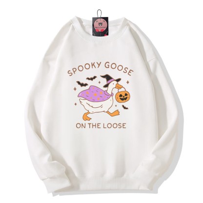 Gruselige Gans auf freiem Fuß – Hexengans mit Kürbis – Halloween-Grafik – Rundhals-Sweatshirt - White - 5XL - image 4