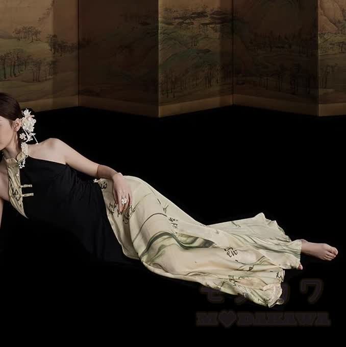 Neckholder-Kleid mit Tintenmuster und schulterfreiem A-Linien-Ausschnitt - image 6
