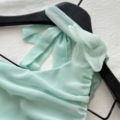 Ein-Schulter-Kleid mit Blumenausschnitt - image 7