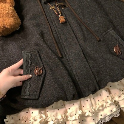 Vintage-Set aus zweiteiliger Jacke mit Kunstpelzkragen und Spitzenbluse - image 9