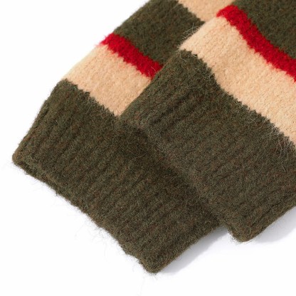 Gestreifter Strickpullover, karierte Hose, passendes Outfit - image 4