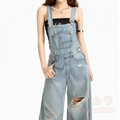 Vintage-Set aus kurzem Hoodie mit Katzenpfotenprint und zerrissener Jeanslatzhose - image 11