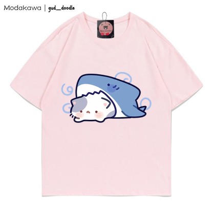 Modakawa x gud_doodle T-Shirt „Shark Kitty“ aus 100 % Baumwolle von Modakawa - Pink - 5XL - image 4