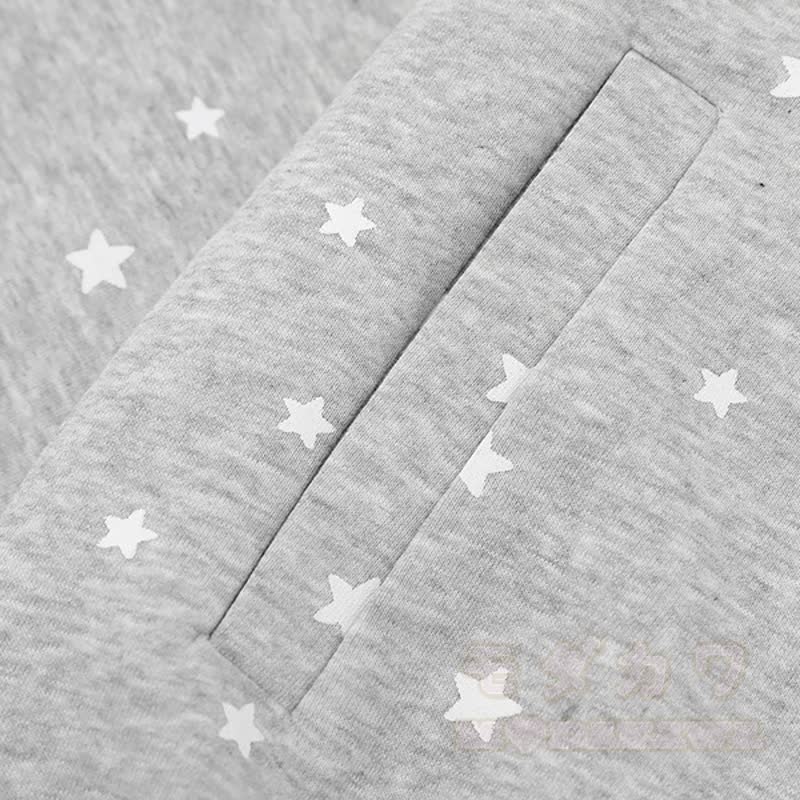 Hochwertige, strapazierfähige Sweatshirtjacke mit Sternenprint und Flügeldekor - image 11