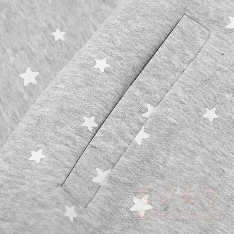 Hochwertige, strapazierfähige Sweatshirtjacke mit Sternenprint und Flügeldekor - image 11