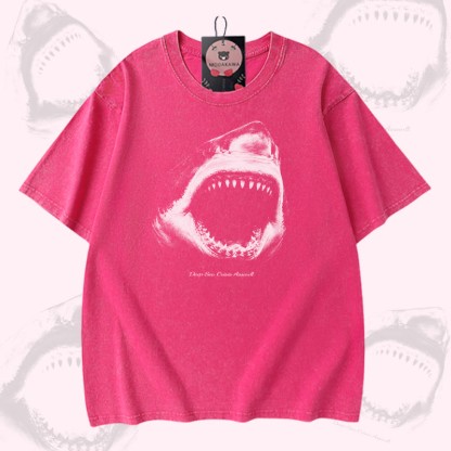 Modakawa Vintage T-Shirt mit Haifischmaul-Motiv, gewaschen aus 100 % Baumwolle - Rose Red - 5XL - image 4