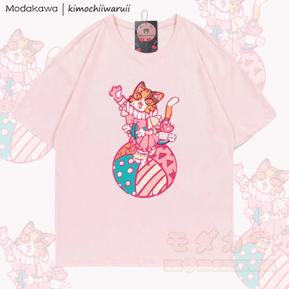 MODAKAWA X kimochiiwaruii Circus Cat Graphic 100% Cotton T-Shirt - Hellrosa - 5XL - image 4